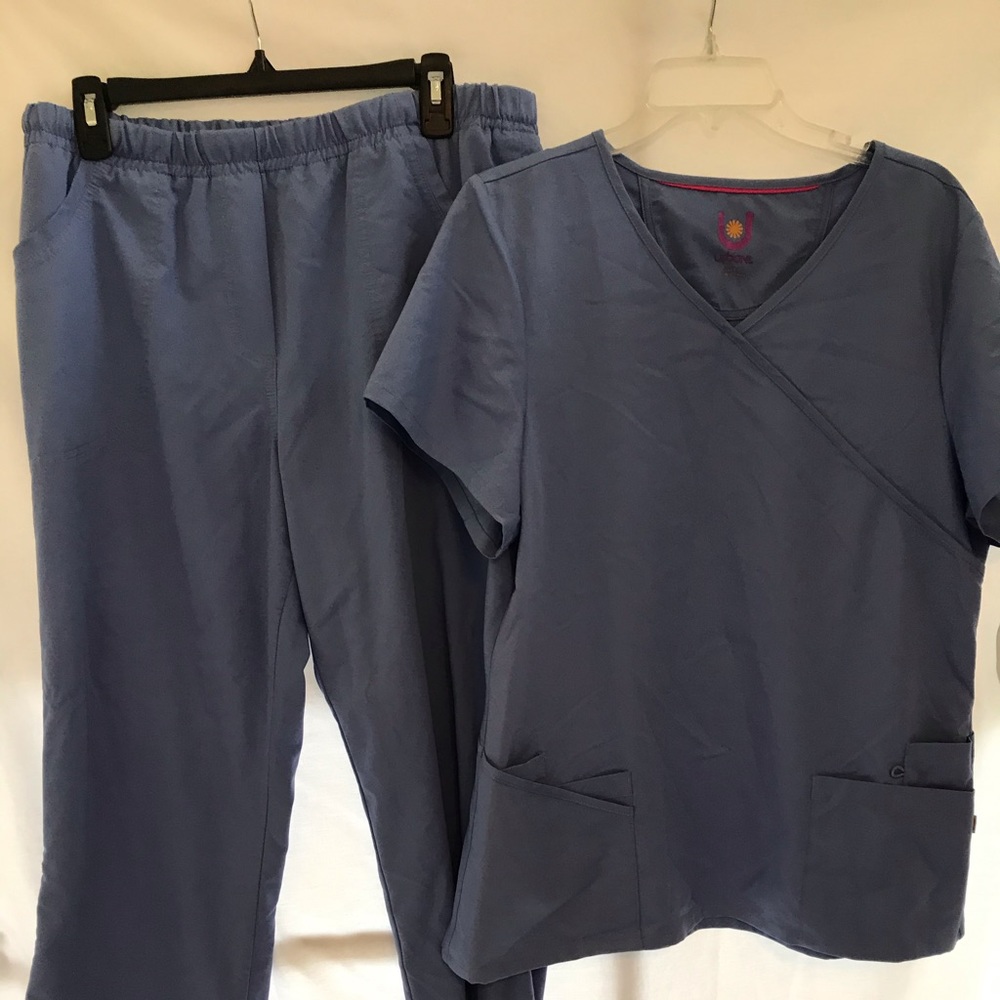 Large urbane Ciel blue scrub set